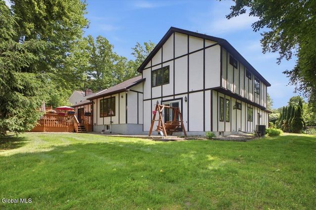 14 Cathedral Court, Clifton Park, NY 12065
