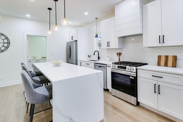 4912 W Drummond Place, Chicago, IL 60639