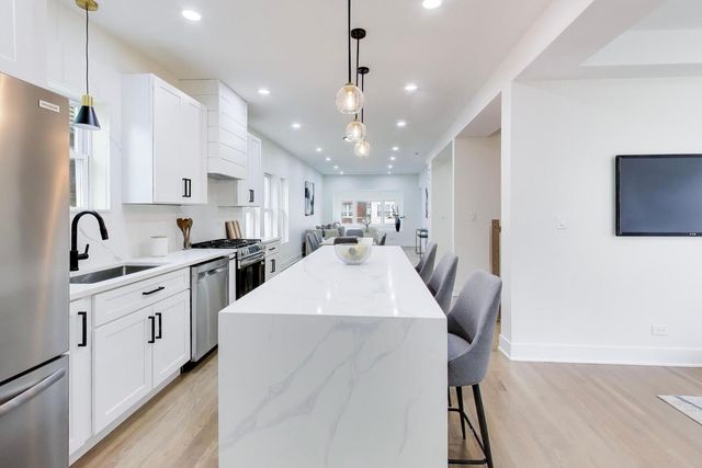 4912 W Drummond Place, Chicago, IL 60639