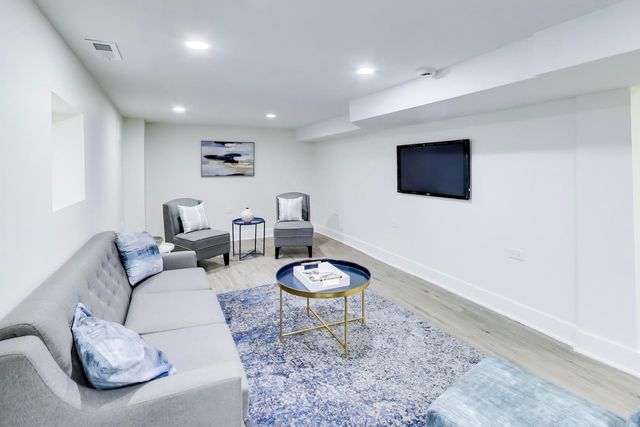 4912 W Drummond Place, Chicago, IL 60639