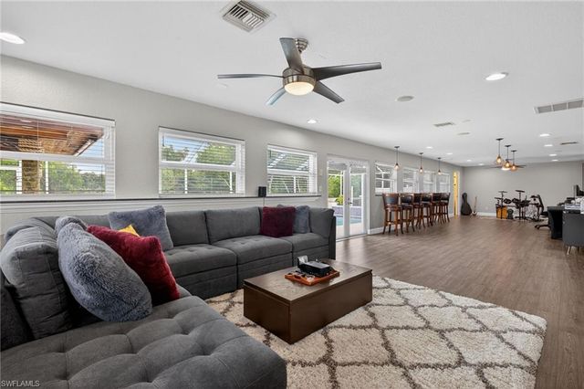 358 Morse PLZ, Fort Myers, FL 33905