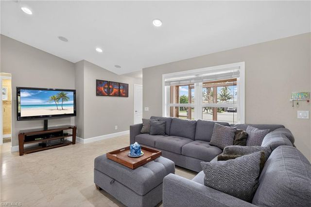 358 Morse PLZ, Fort Myers, FL 33905