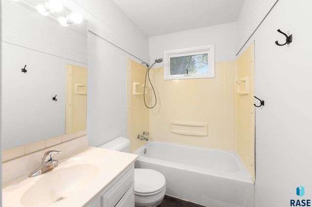 4013 S Drexel Dr Drive, Sioux Falls, SD 57106