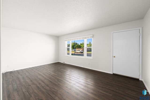 4013 S Drexel Dr Drive, Sioux Falls, SD 57106
