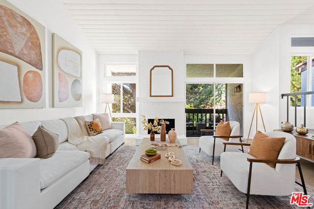 17243 Palisades Circle, Pacific Palisades, CA 90272