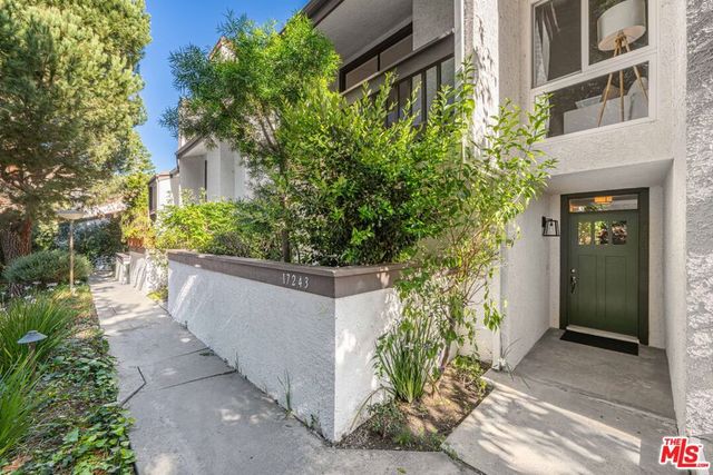 17243 Palisades Circle, Pacific Palisades, CA 90272