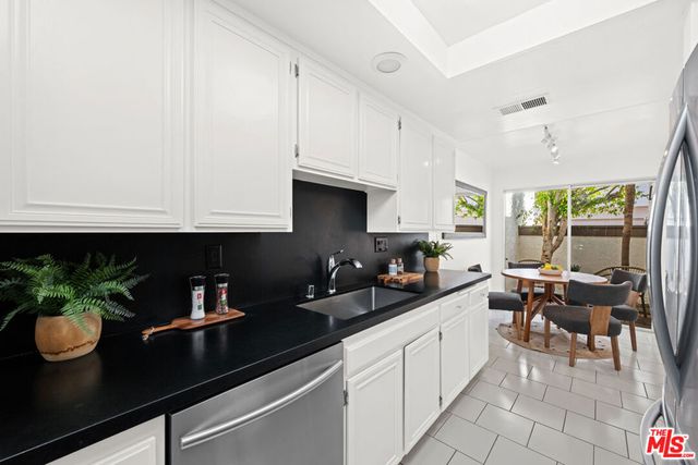 17243 Palisades Circle, Pacific Palisades, CA 90272