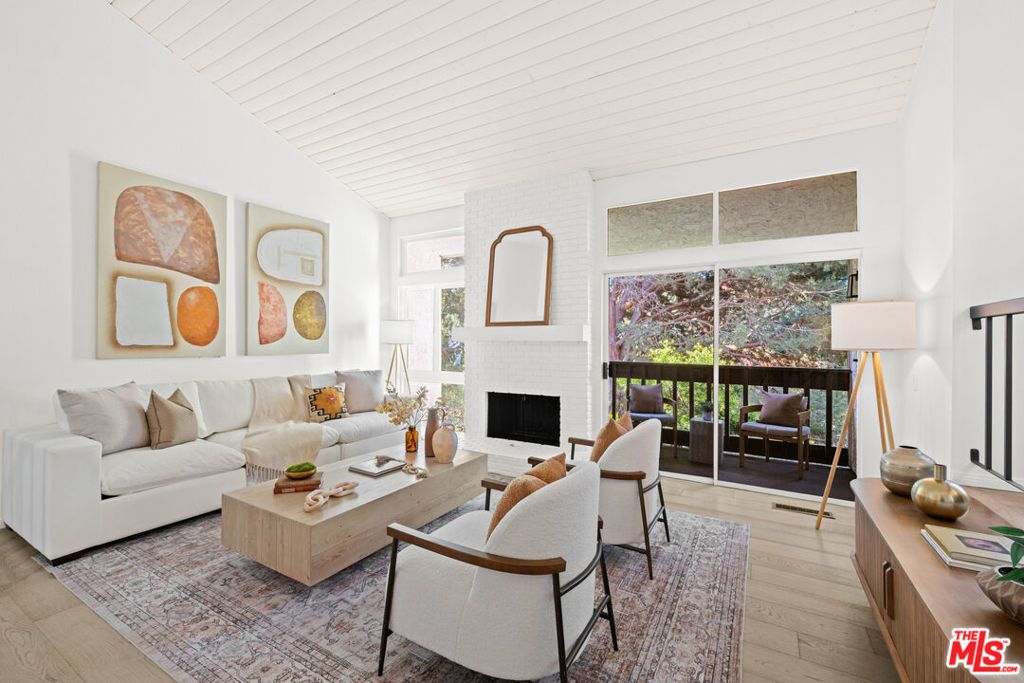 17243 Palisades Circle, Pacific Palisades, CA 90272