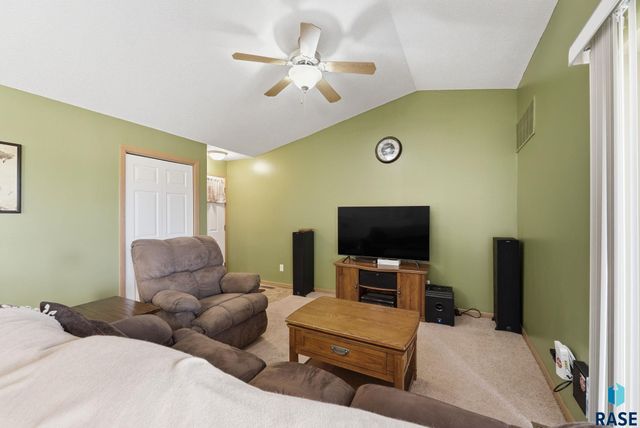 4908 S Klein Ave Avenue 24, Sioux Falls, SD 57106