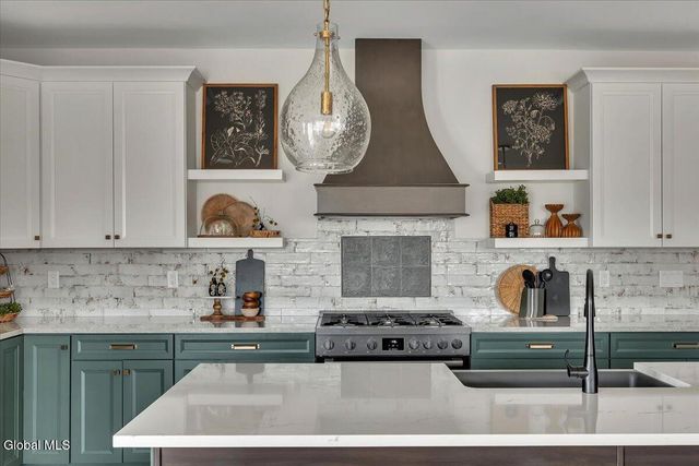 6 Essie Lane, North Greenbush, NY 12180