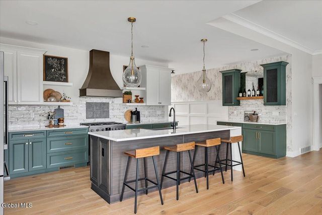 6 Essie Lane, North Greenbush, NY 12180