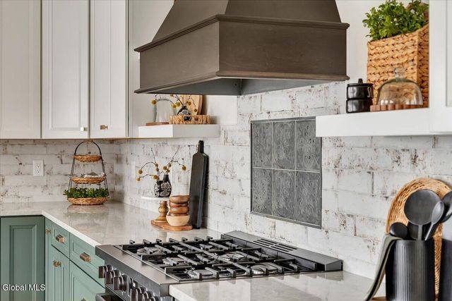 6 Essie Lane, North Greenbush, NY 12180