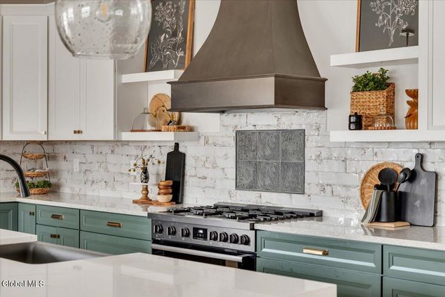 6 Essie Lane, North Greenbush, NY 12180