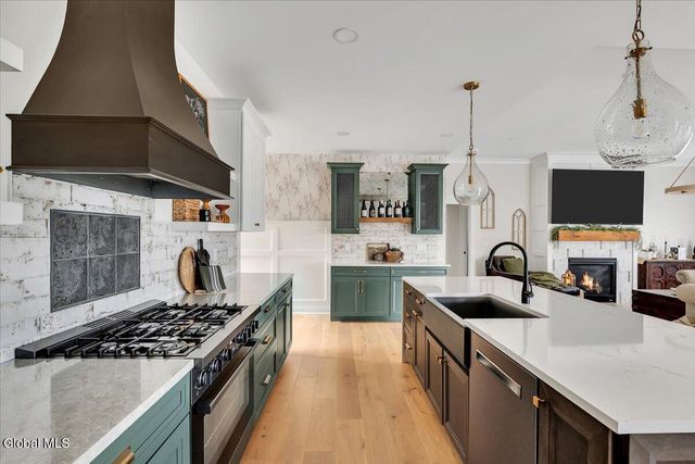 6 Essie Lane, North Greenbush, NY 12180