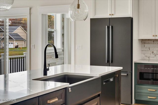 6 Essie Lane, North Greenbush, NY 12180