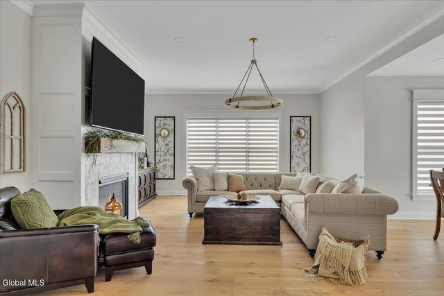 6 Essie Lane, North Greenbush, NY 12180