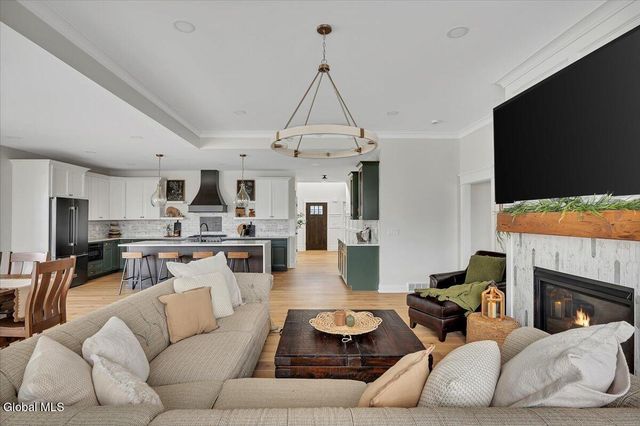 6 Essie Lane, North Greenbush, NY 12180