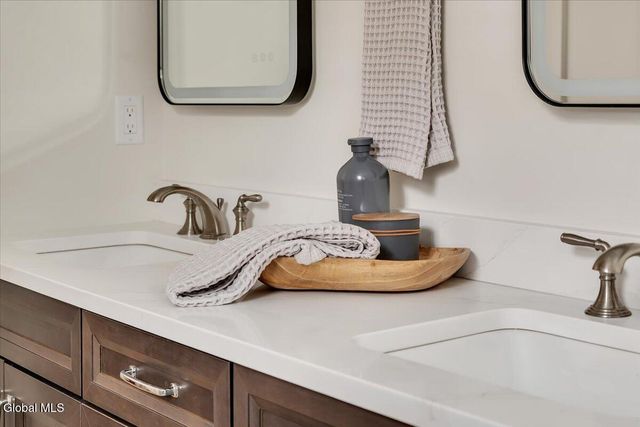 6 Essie Lane, North Greenbush, NY 12180