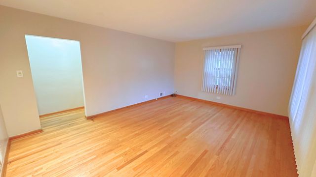 18429 Ridgewood Avenue, Lansing, IL 60438