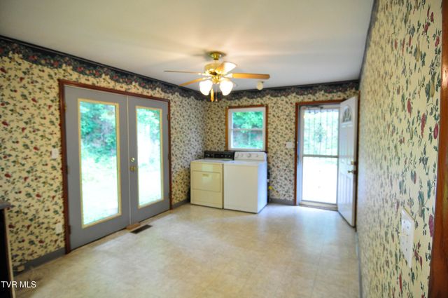 202 West 3rd Avenue, Watauga, TN 37694