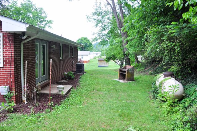 202 West 3rd Avenue, Watauga, TN 37694