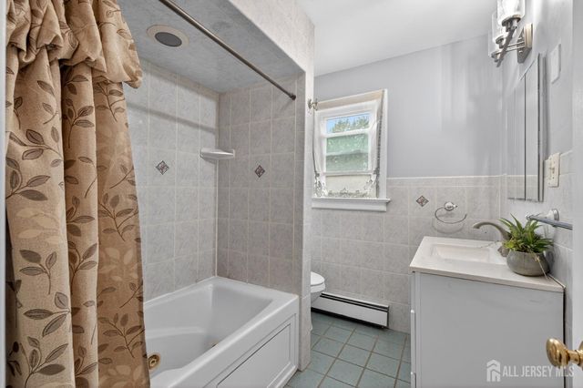 2 Lillian Terrace, Woodbridge Proper, NJ 07095