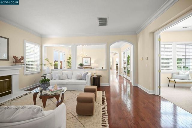 950 Maplegate Ct, Concord, CA 94521