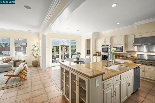 950 Maplegate Ct, Concord, CA 94521