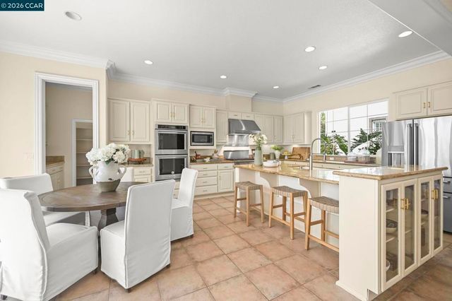 950 Maplegate Ct, Concord, CA 94521