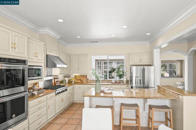 950 Maplegate Ct, Concord, CA 94521