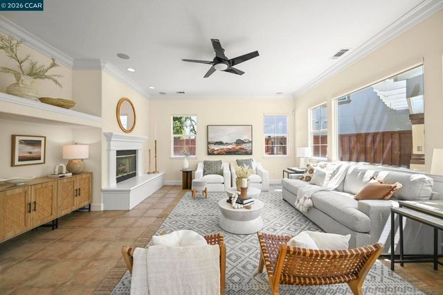 950 Maplegate Ct, Concord, CA 94521