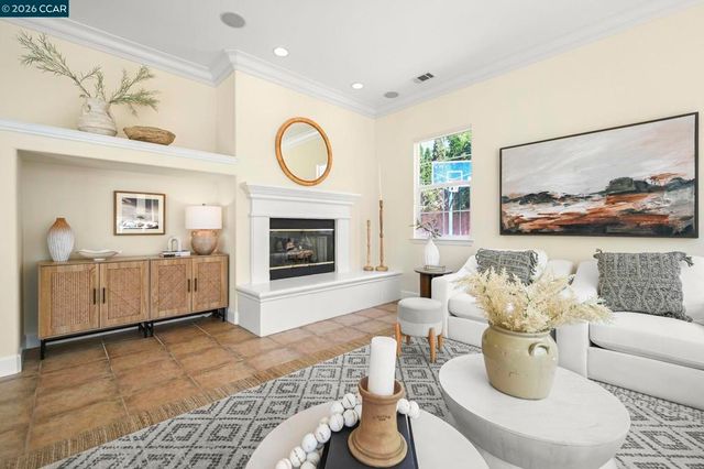 950 Maplegate Ct, Concord, CA 94521
