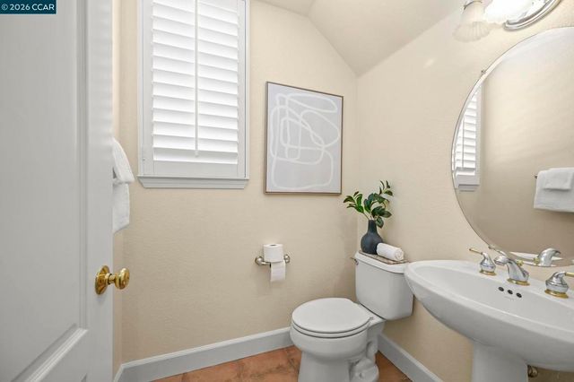 950 Maplegate Ct, Concord, CA 94521