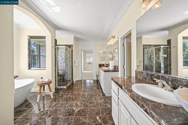 950 Maplegate Ct, Concord, CA 94521