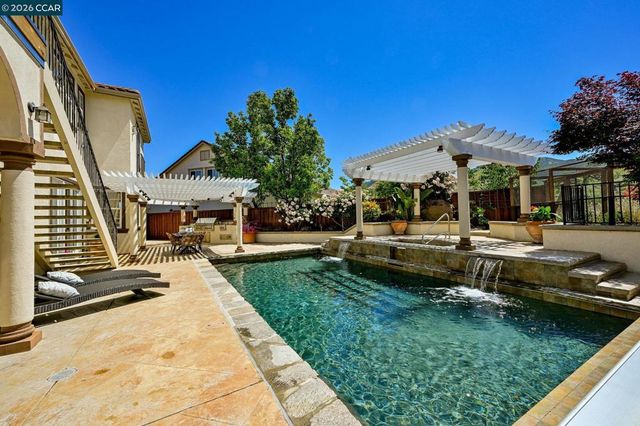 950 Maplegate Ct, Concord, CA 94521