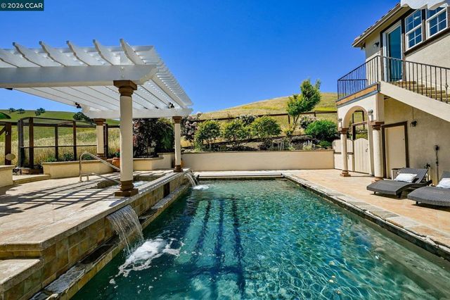 950 Maplegate Ct, Concord, CA 94521