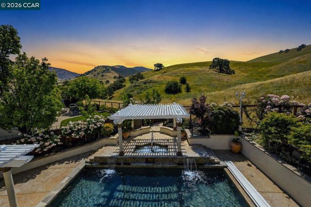 950 Maplegate Ct, Concord, CA 94521