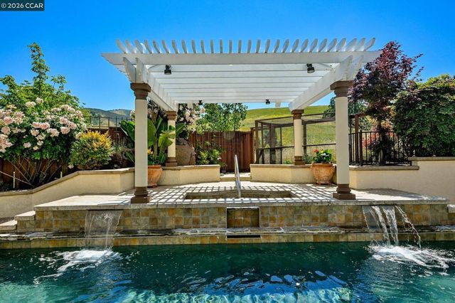 950 Maplegate Ct, Concord, CA 94521