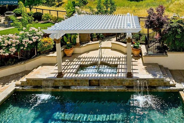 950 Maplegate Ct, Concord, CA 94521