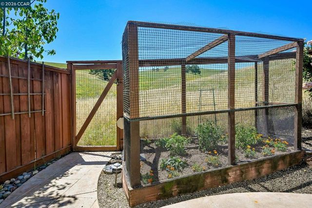 950 Maplegate Ct, Concord, CA 94521
