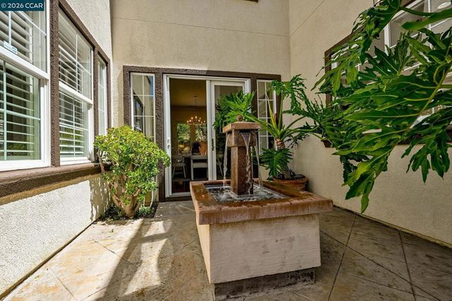 950 Maplegate Ct, Concord, CA 94521