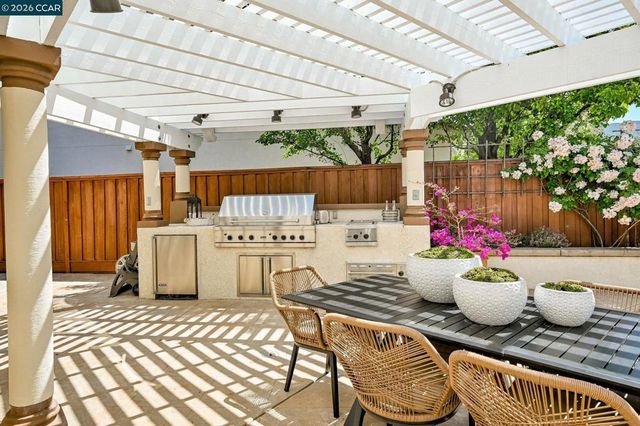 950 Maplegate Ct, Concord, CA 94521