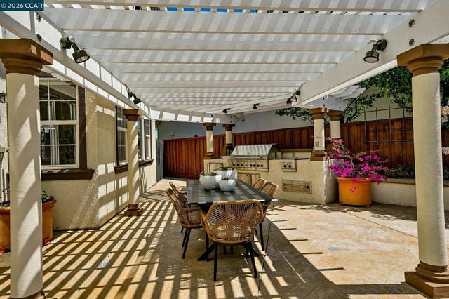 950 Maplegate Ct, Concord, CA 94521