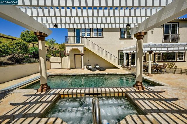 950 Maplegate Ct, Concord, CA 94521