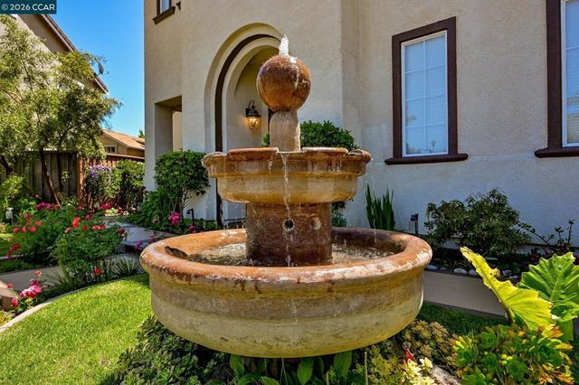 950 Maplegate Ct, Concord, CA 94521