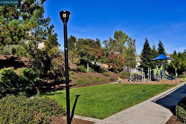 950 Maplegate Ct, Concord, CA 94521