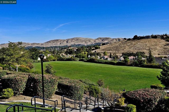 950 Maplegate Ct, Concord, CA 94521