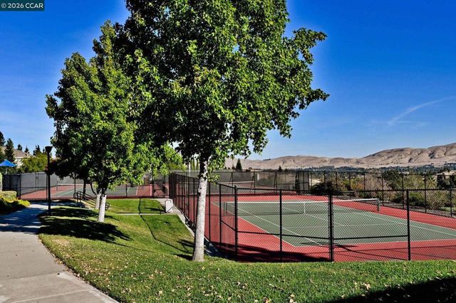 950 Maplegate Ct, Concord, CA 94521
