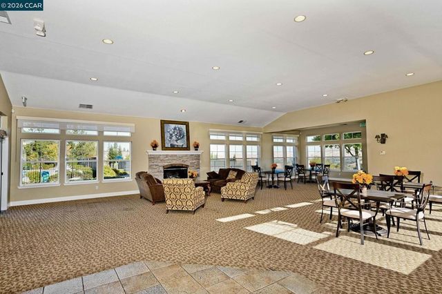 950 Maplegate Ct, Concord, CA 94521