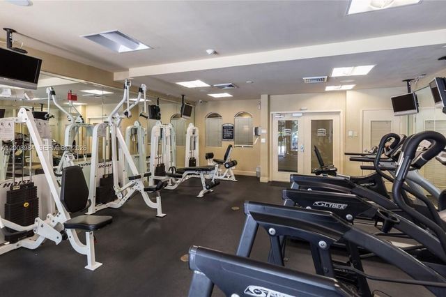 6001 SW 70th St 342, South Miami, FL 33143